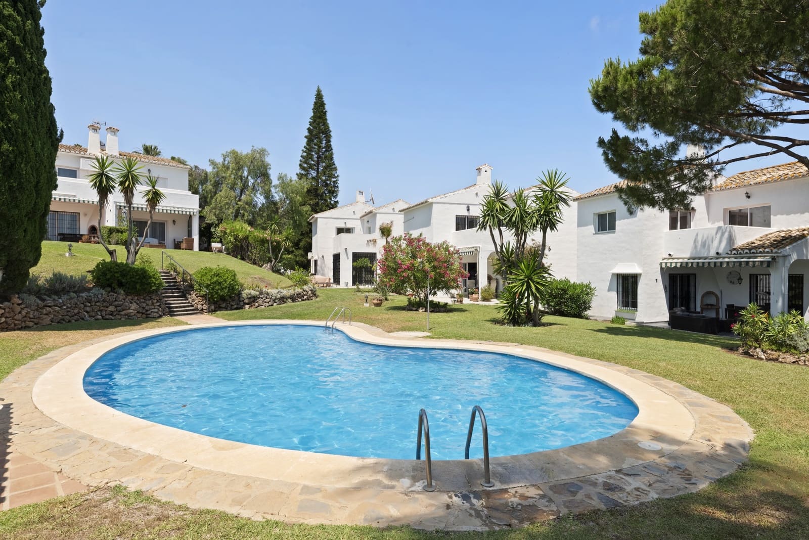 3 Zimmer Villa zu verkaufen in Calahonda mit Pool - 535.000 € (Ref: 9898608)