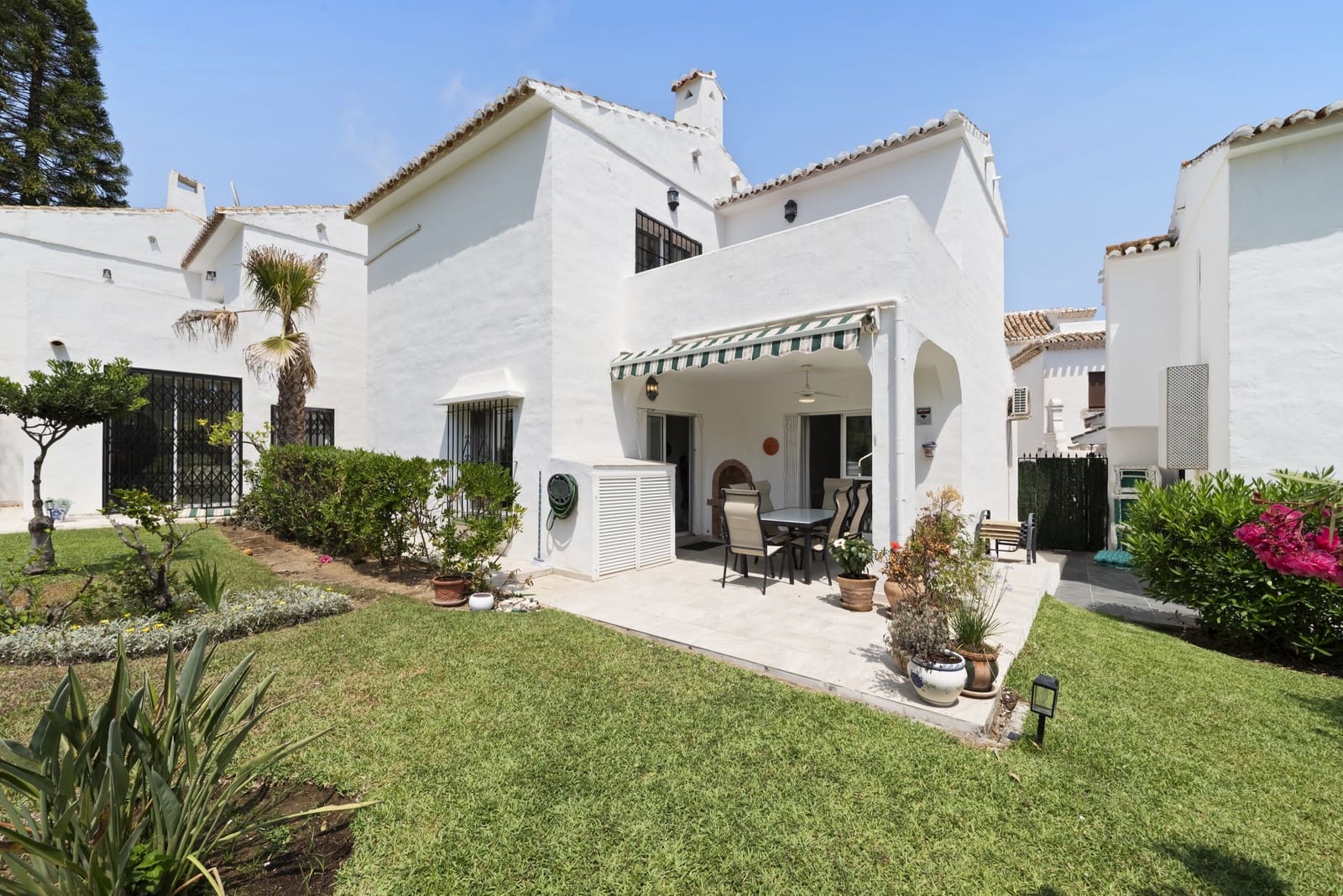3 Zimmer Villa zu verkaufen in Calahonda mit Pool - 535.000 € (Ref: 9898608)