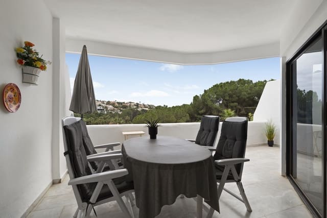 2 makuuhuone Omakotitalo myytävänä paikassa Torrequebrada, Benalmádena mukana uima-altaan 
autotalli - 465 000 € (Ref: 9898609)