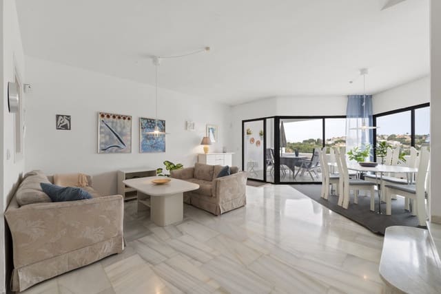 2 makuuhuone Omakotitalo myytävänä paikassa Torrequebrada, Benalmádena mukana uima-altaan 
autotalli - 465 000 € (Ref: 9898609)
