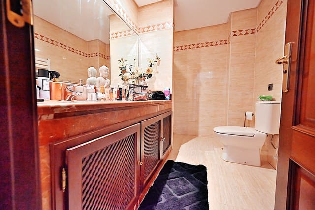 2 makuuhuone Huoneisto myytävänä paikassa Marbella mukana uima-altaan 
autotalli - 425 000 € (Ref: 9912369)