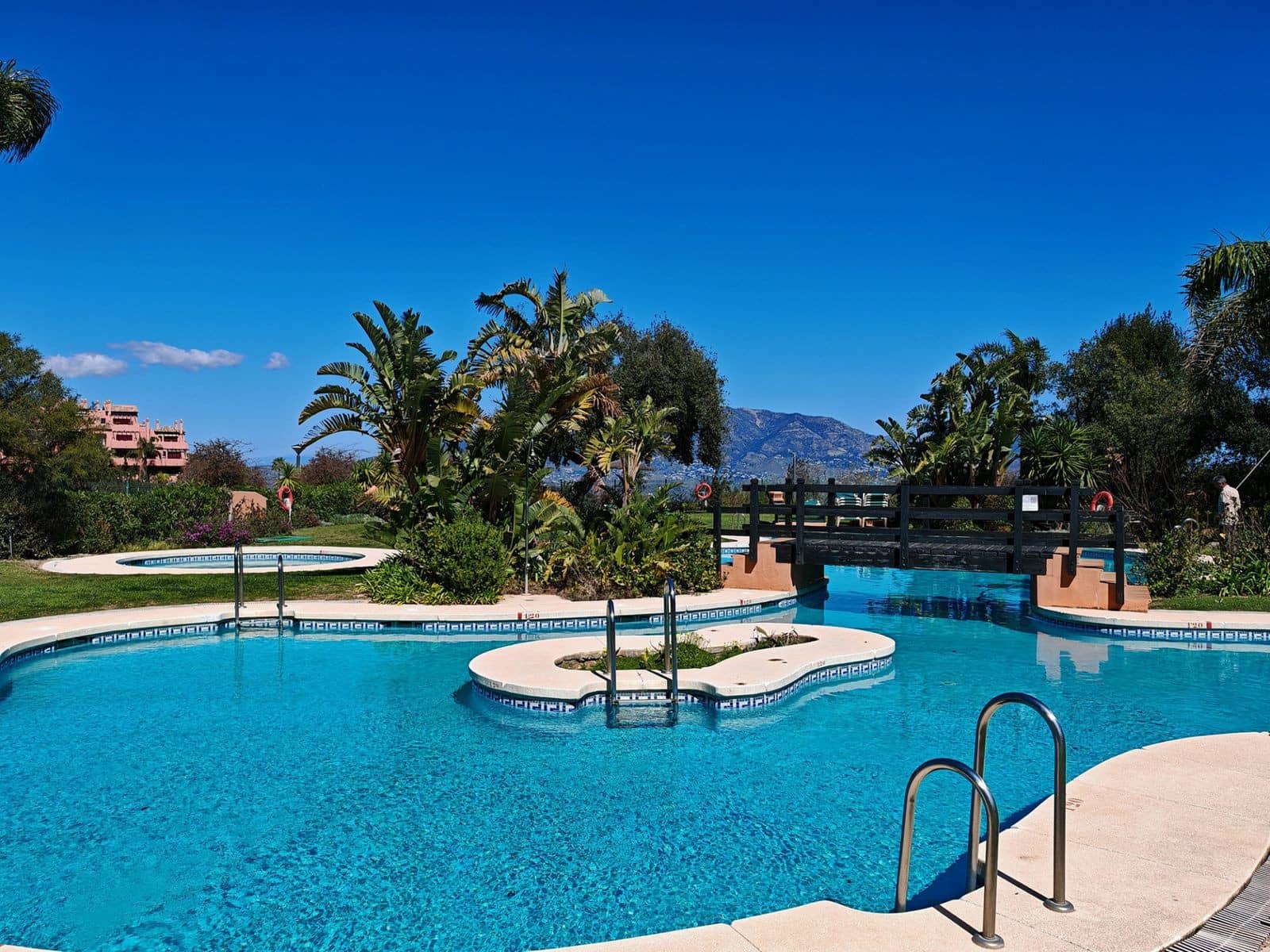 Apartamento de 2 habitaciones en Marbella en venta con piscina garaje - 425.000 € (Ref: 9912369)