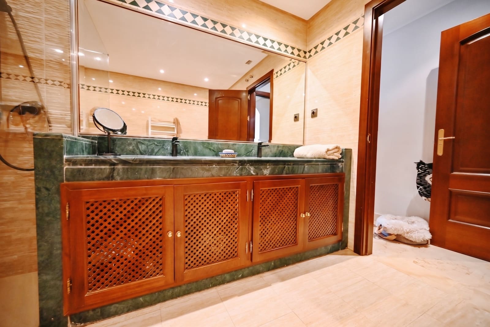 Apartamento de 2 habitaciones en Marbella en venta con piscina garaje - 425.000 € (Ref: 9912369)