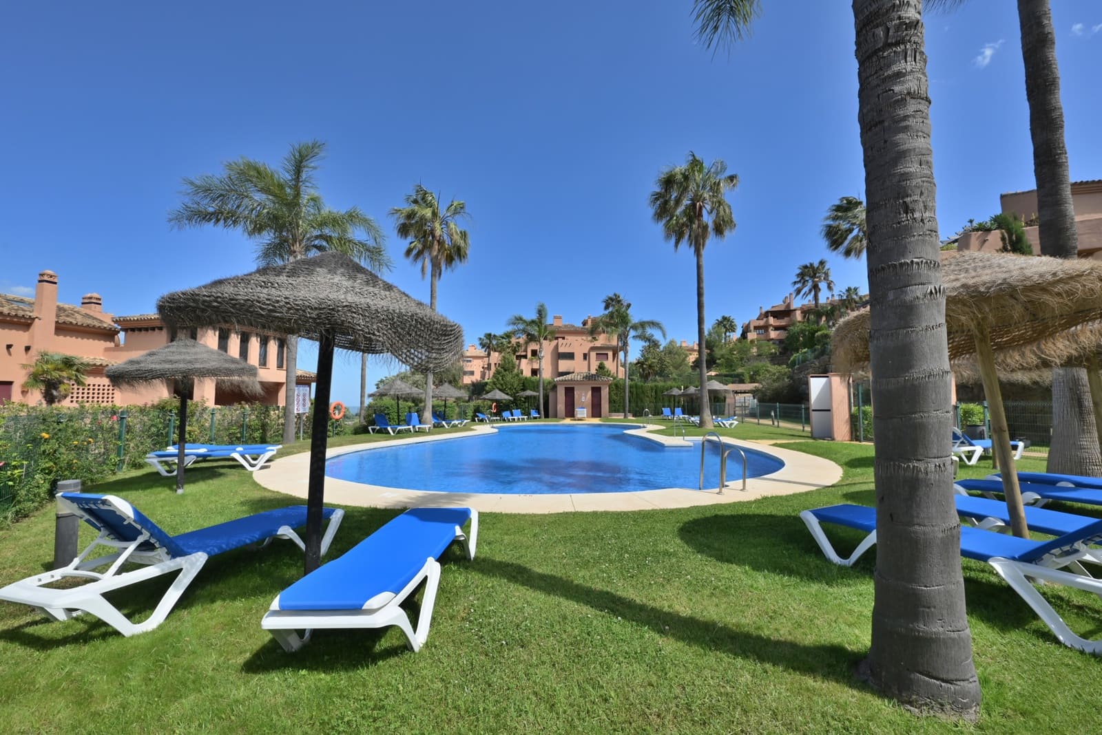 Apartamento de 2 habitaciones en Marbella en venta con piscina garaje - 425.000 € (Ref: 9912369)