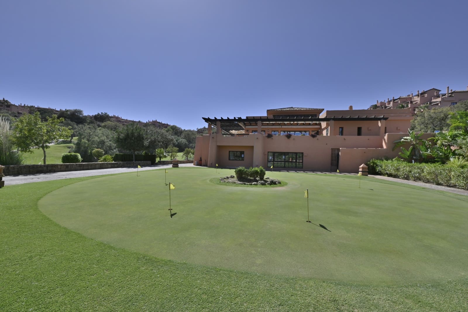 Apartamento de 2 habitaciones en Marbella en venta con piscina garaje - 425.000 € (Ref: 9912369)