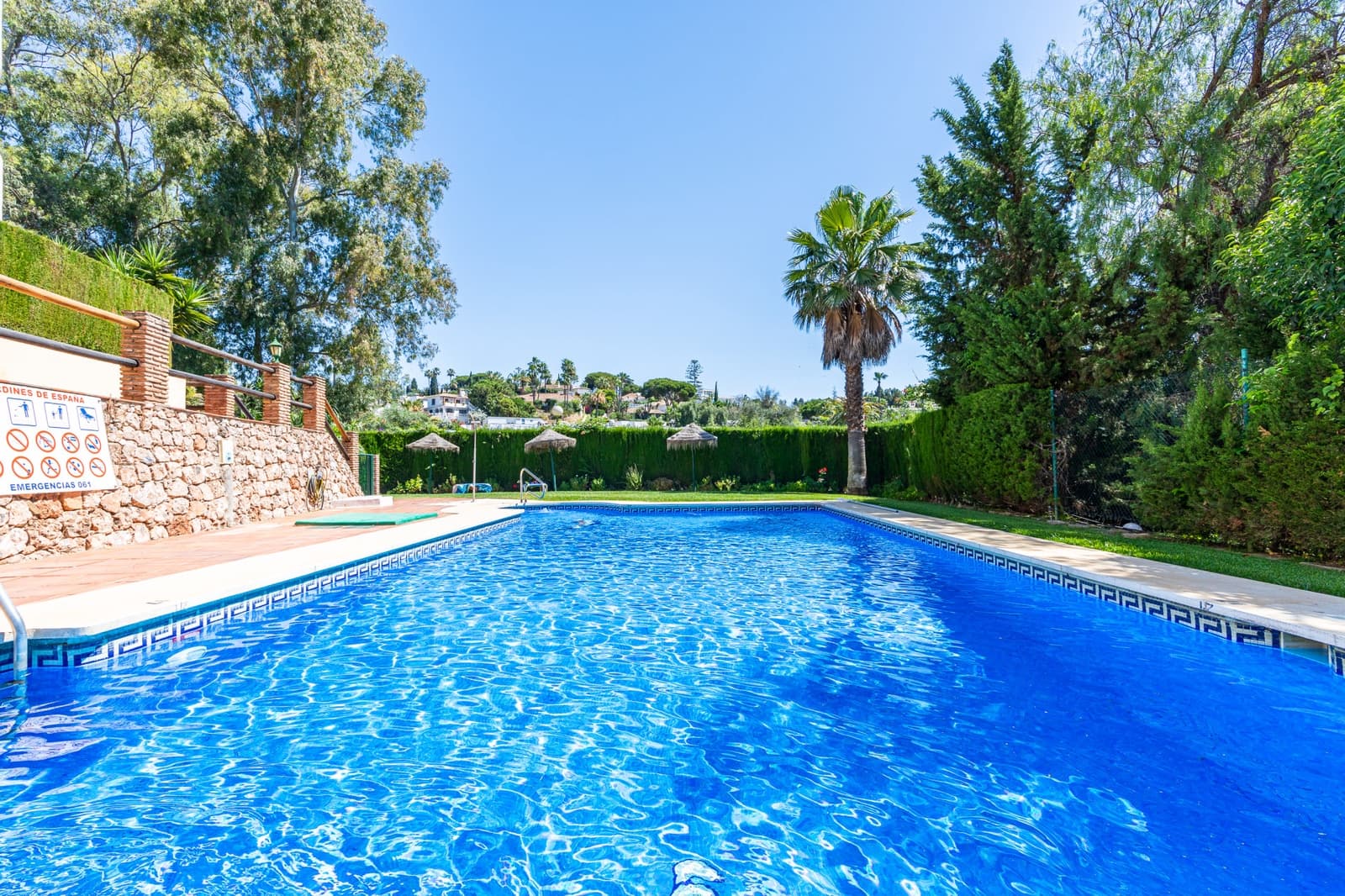Apartamento de 2 habitaciones en Calahonda en venta con piscina garaje - 340.000 € (Ref: 9912371)