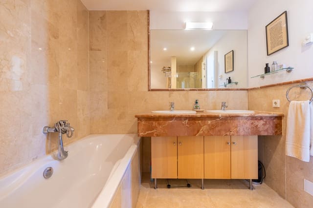 2 bedroom Apartment for sale in Calahonda, Mijas with pool garage - € 425,000 (Ref: 9915124)