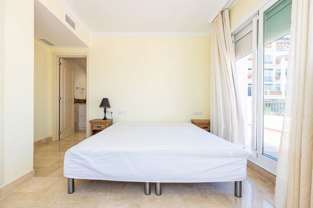 2 soverom Penthouse til salgs i Calahonda, Mijas med svømmebasseng garasje - € 495 000 (Ref: 9916407)