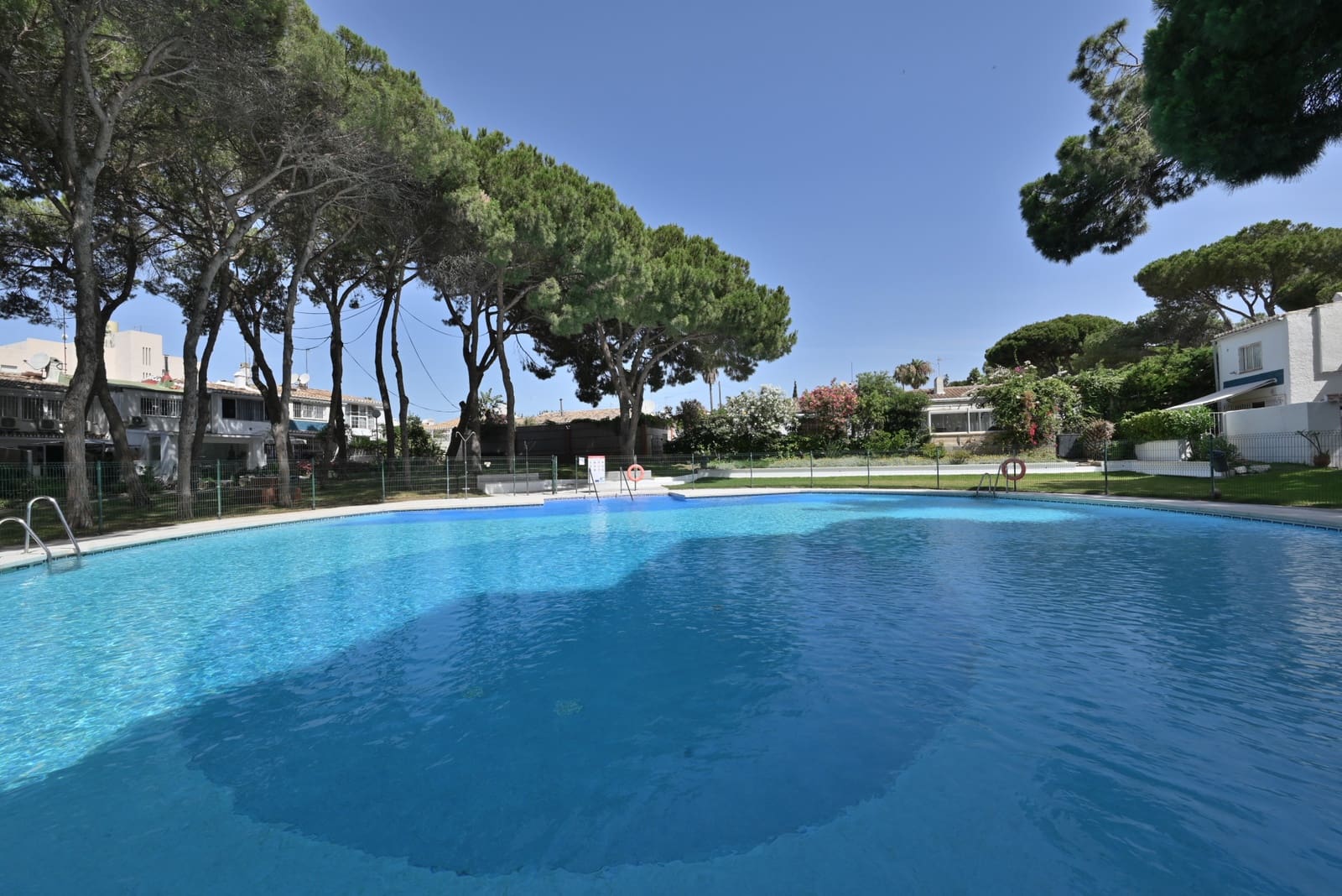 Casa de 3 habitaciones en Calahonda en venta con piscina garaje - 350.000 € (Ref: 9919191)