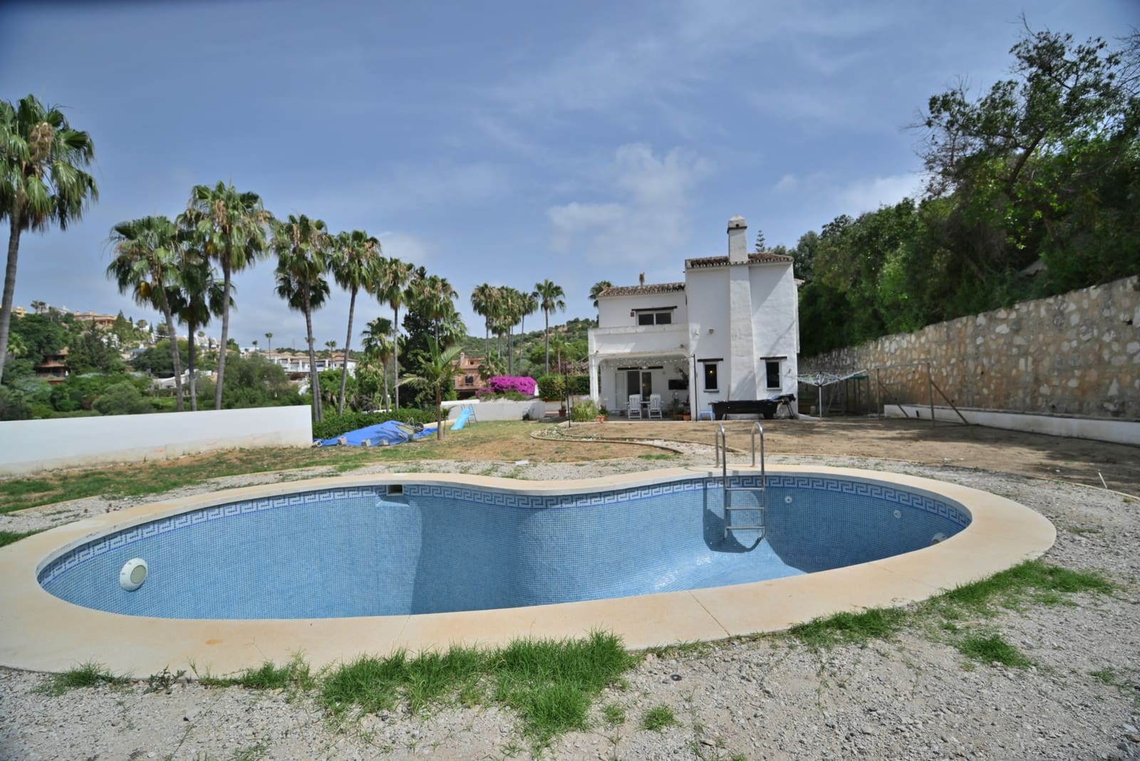 Chalet de 2 habitaciones en Calahonda en venta con piscina garaje - 850.000 € (Ref: 9921575)