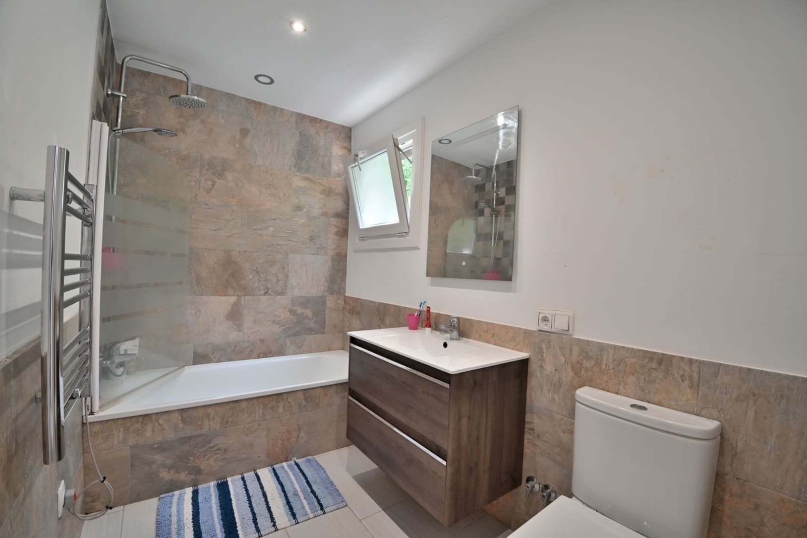 Chalet de 2 habitaciones en Calahonda en venta con piscina garaje - 850.000 € (Ref: 9921575)