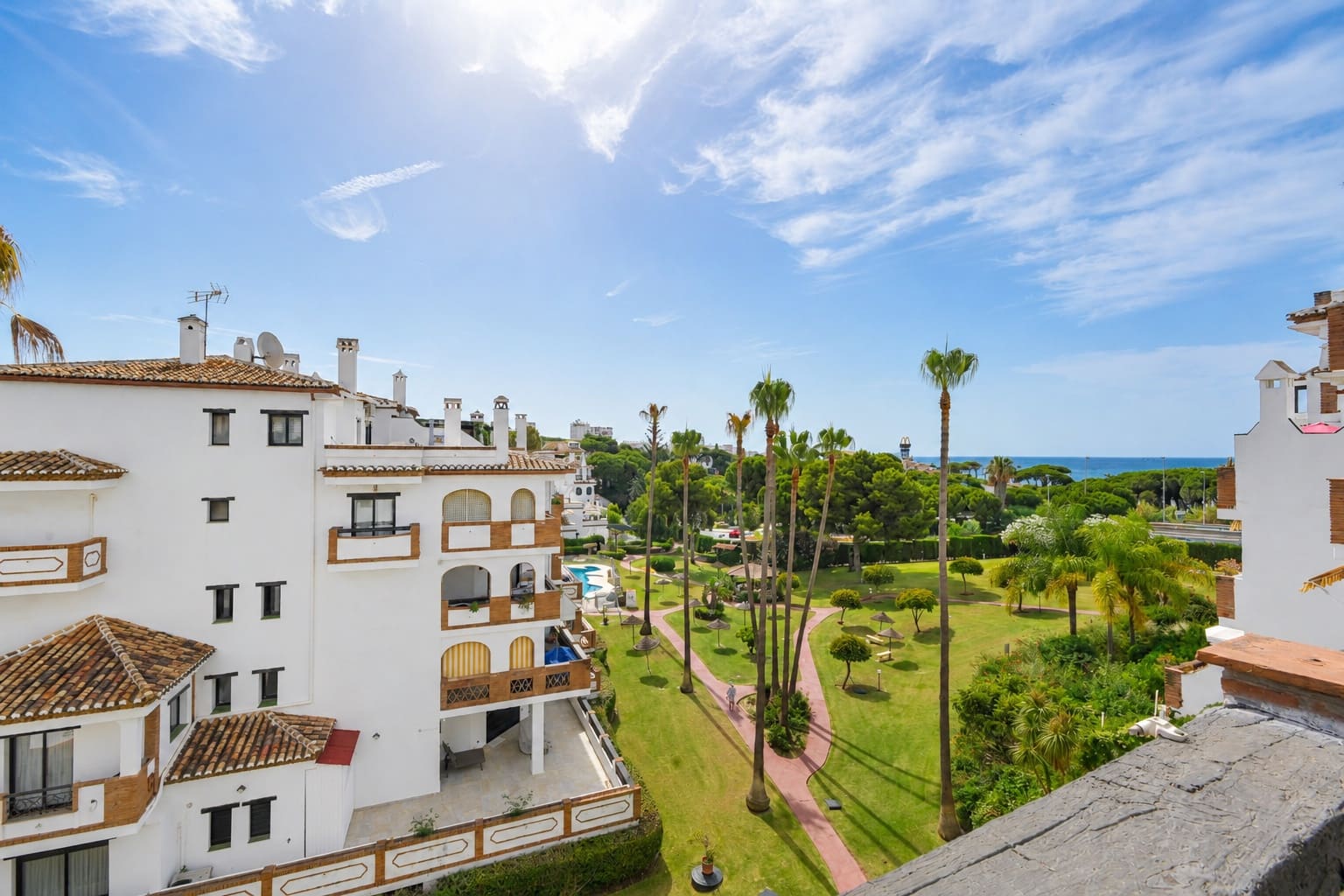 Apartamento de 2 habitaciones en Calahonda en venta con piscina garaje - 350.000 € (Ref: 9923122)