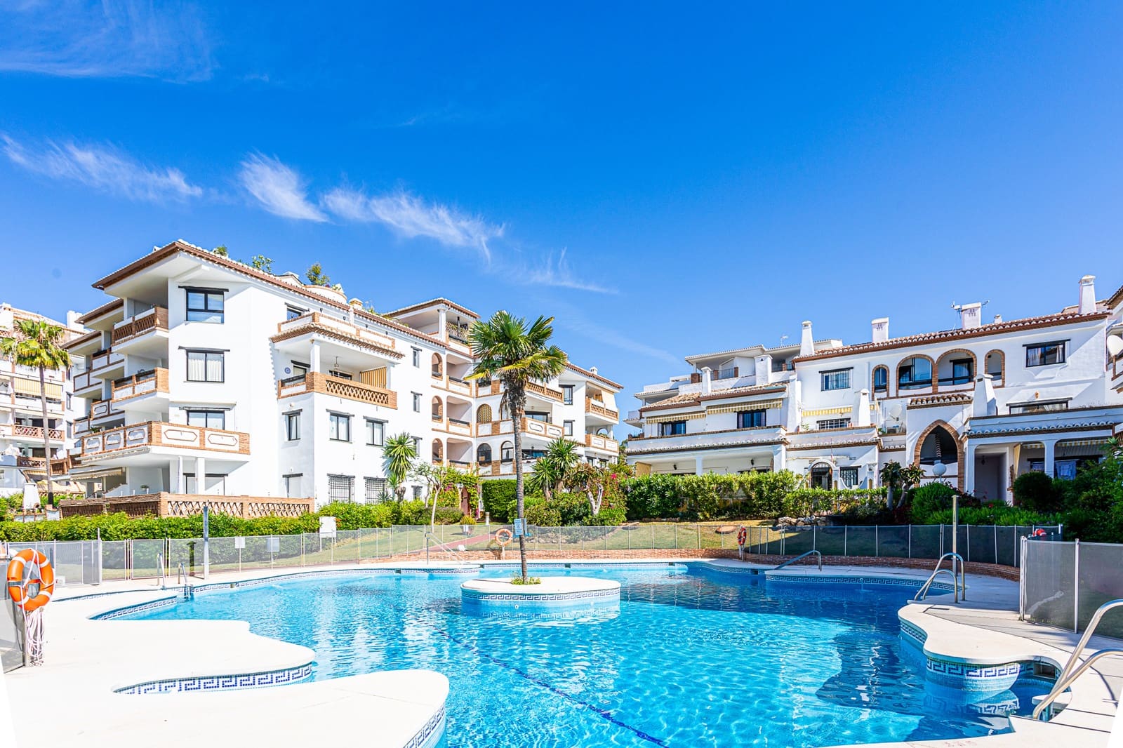 Apartamento de 2 habitaciones en Calahonda en venta con piscina garaje - 350.000 € (Ref: 9923122)