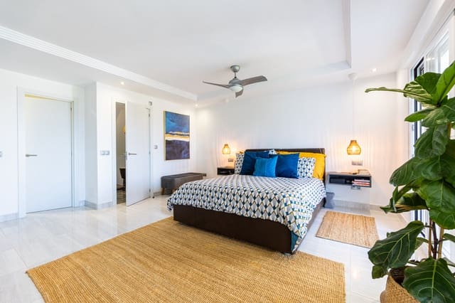 4 soverom Hus til salgs i Calahonda, Mijas med svømmebasseng garasje - € 585 000 (Ref: 9923123)