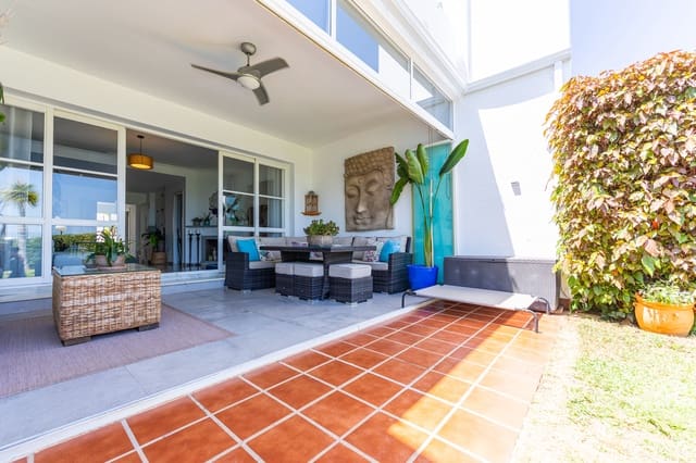 4 soverom Hus til salgs i Calahonda, Mijas med svømmebasseng garasje - € 585 000 (Ref: 9923123)