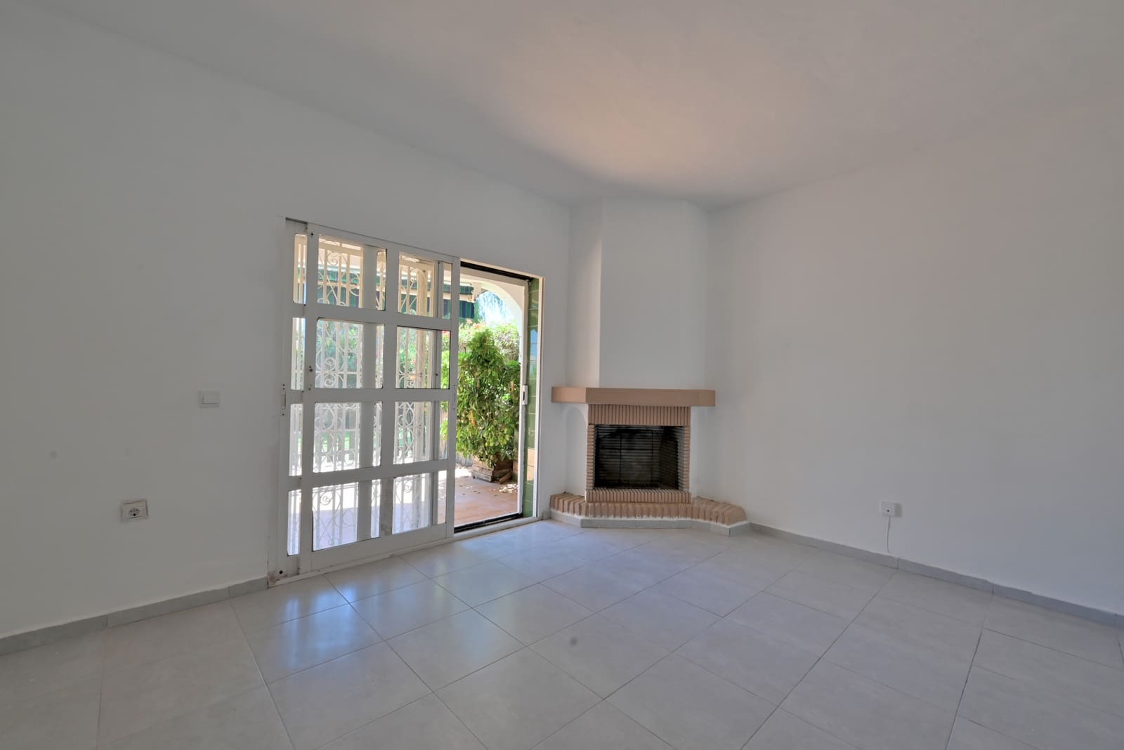 Casa de 2 habitaciones en Calahonda en venta con piscina - 325.000 € (Ref: 9926591)