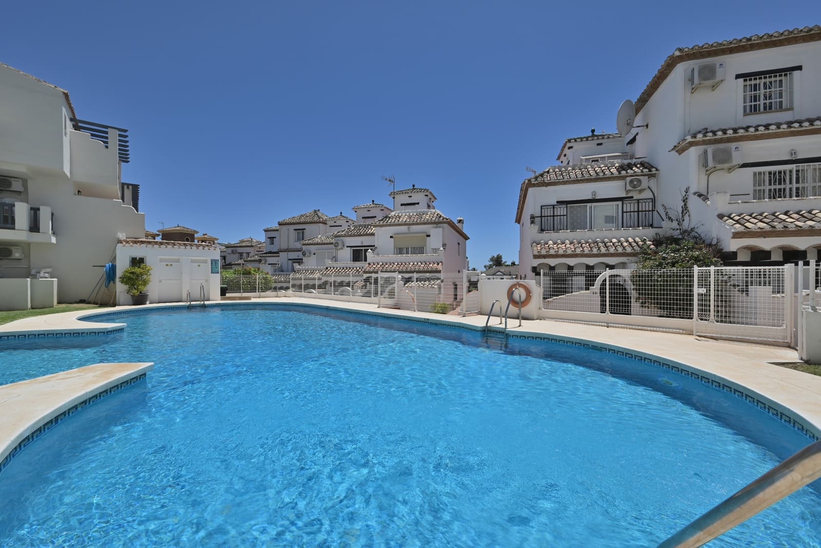 Casa de 2 habitaciones en Calahonda en venta con piscina - 325.000 € (Ref: 9926591)