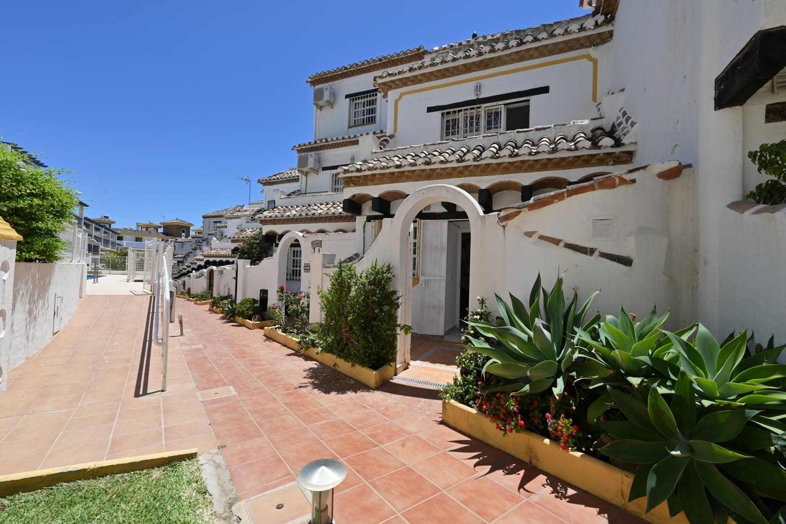 Casa de 2 habitaciones en Calahonda en venta con piscina - 325.000 € (Ref: 9926591)