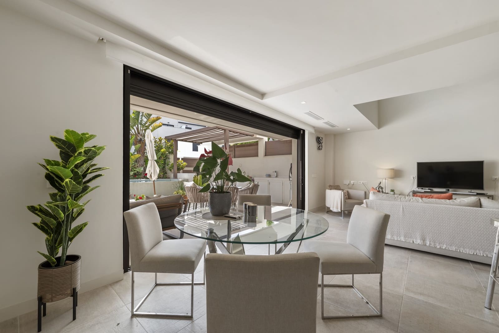 Casa de 4 habitaciones en La Cala de Mijas en venta con piscina garaje - 999.000 € (Ref: 9932670)