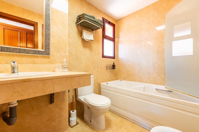 2 soveværelse Lejlighed til salg i Calahonda, Mijas med swimmingpool garage - € 295.000 (Ref: 9950879)
