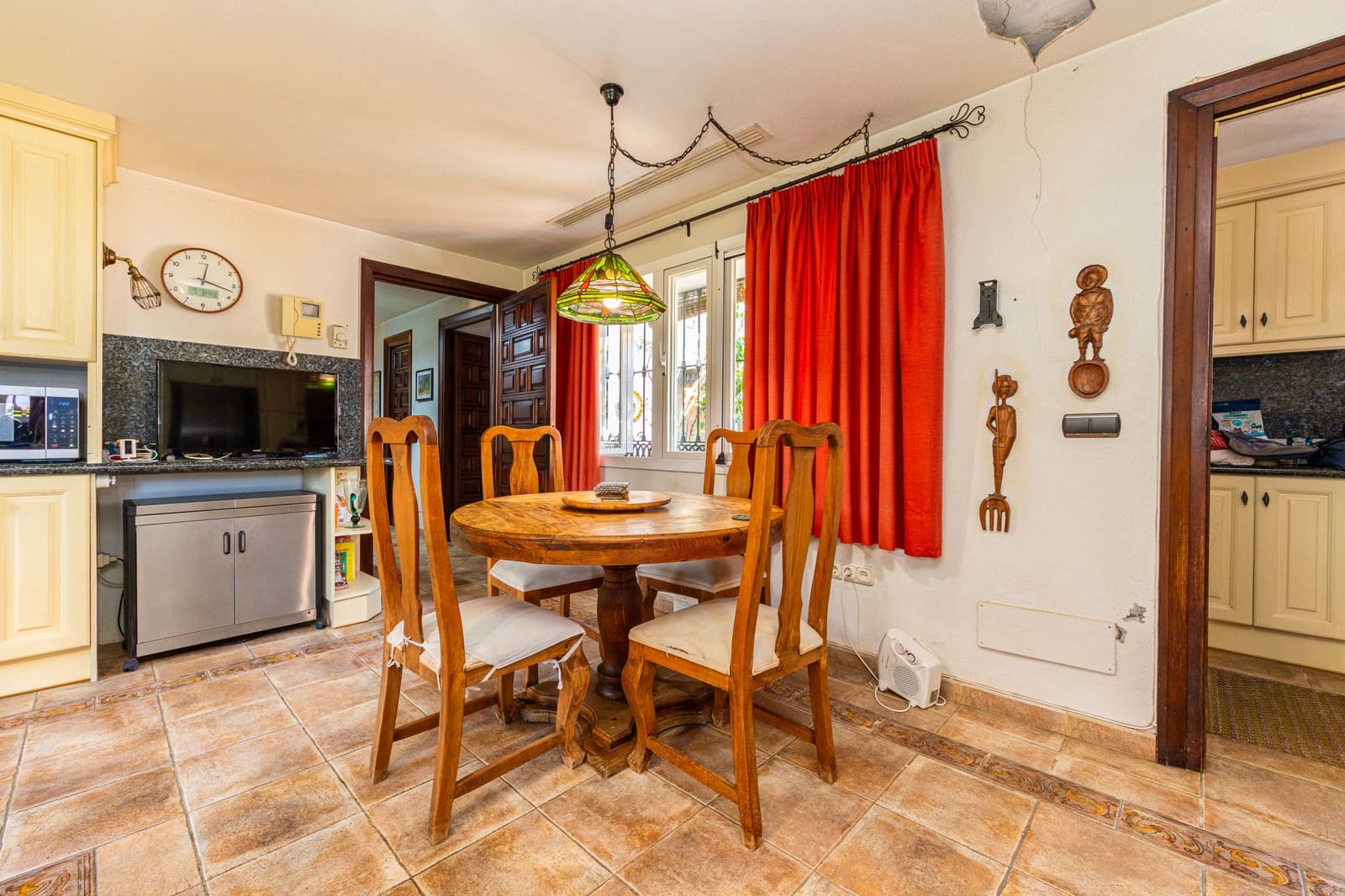 9 chambre Villa/Maison à vendre à El Chaparral avec piscine garage - 1 900 000 € (Ref: 9958952)