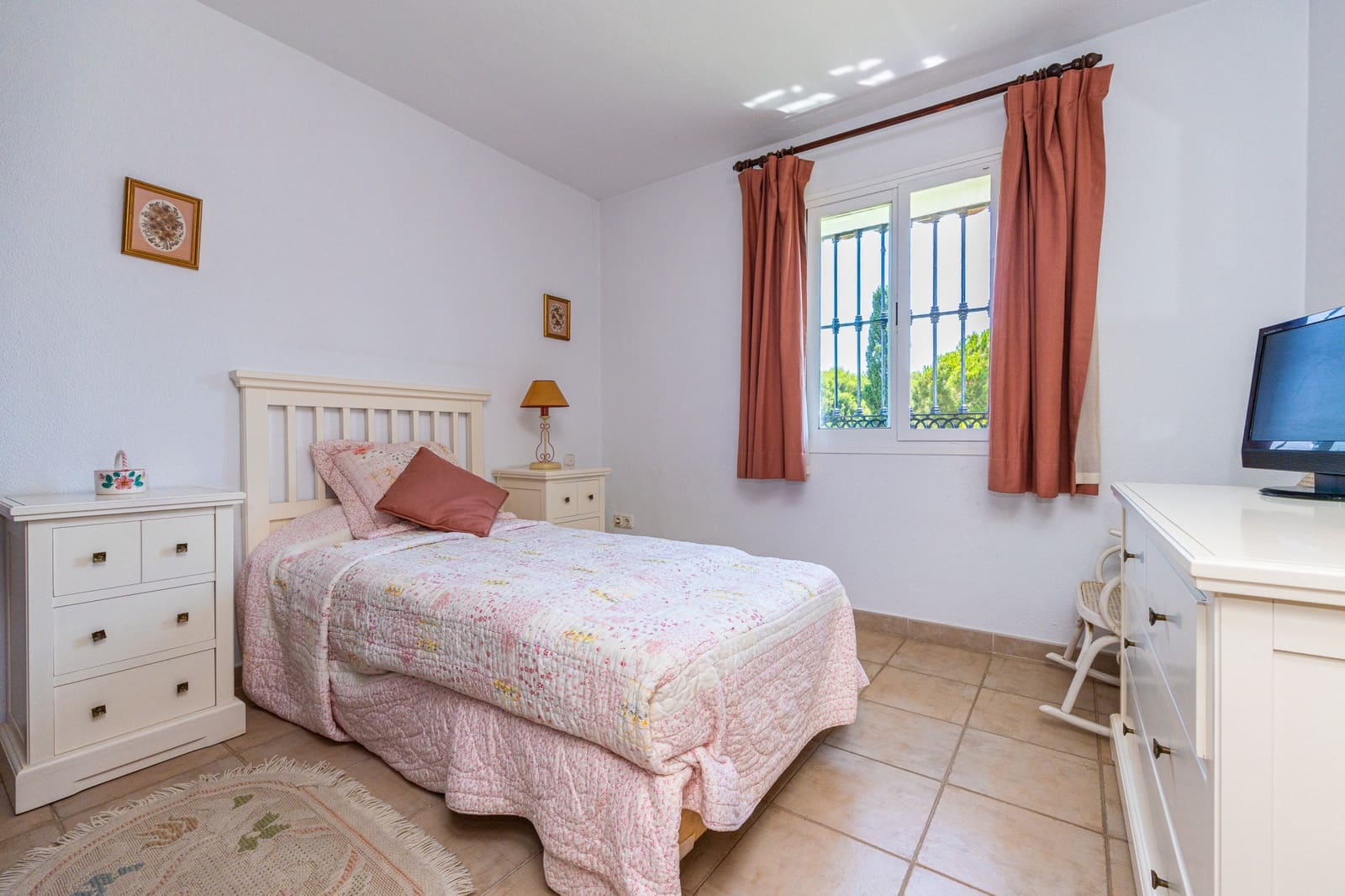 9 chambre Villa/Maison à vendre à El Chaparral avec piscine garage - 1 900 000 € (Ref: 9958952)