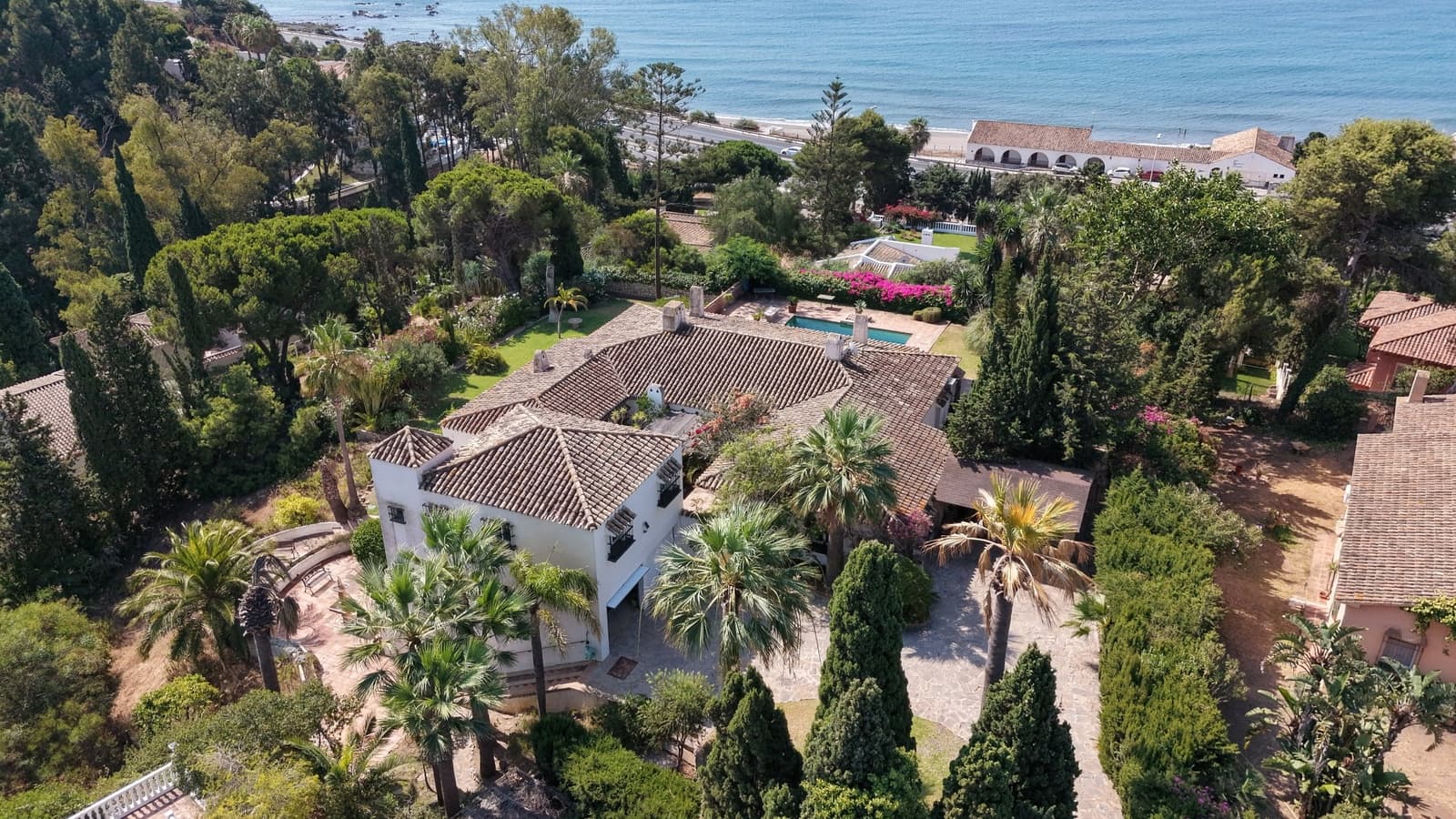 9 chambre Villa/Maison à vendre à El Chaparral avec piscine garage - 1 900 000 € (Ref: 9958952)