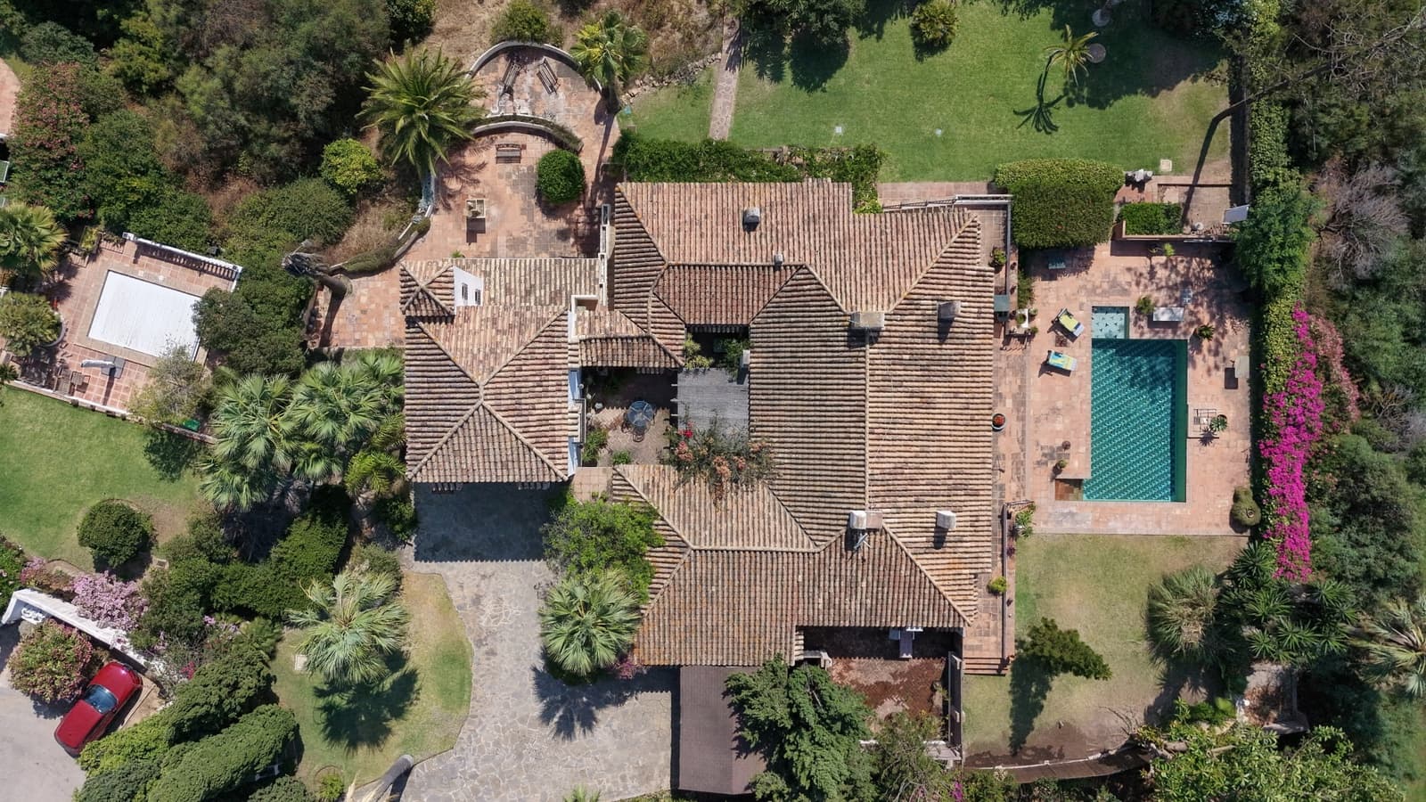 9 chambre Villa/Maison à vendre à El Chaparral avec piscine garage - 1 900 000 € (Ref: 9958952)