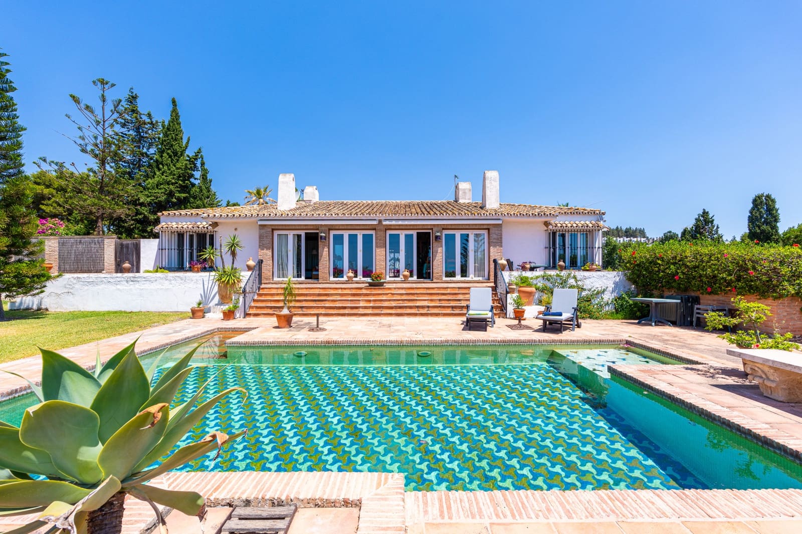 9 chambre Villa/Maison à vendre à El Chaparral avec piscine garage - 1 900 000 € (Ref: 9958952)