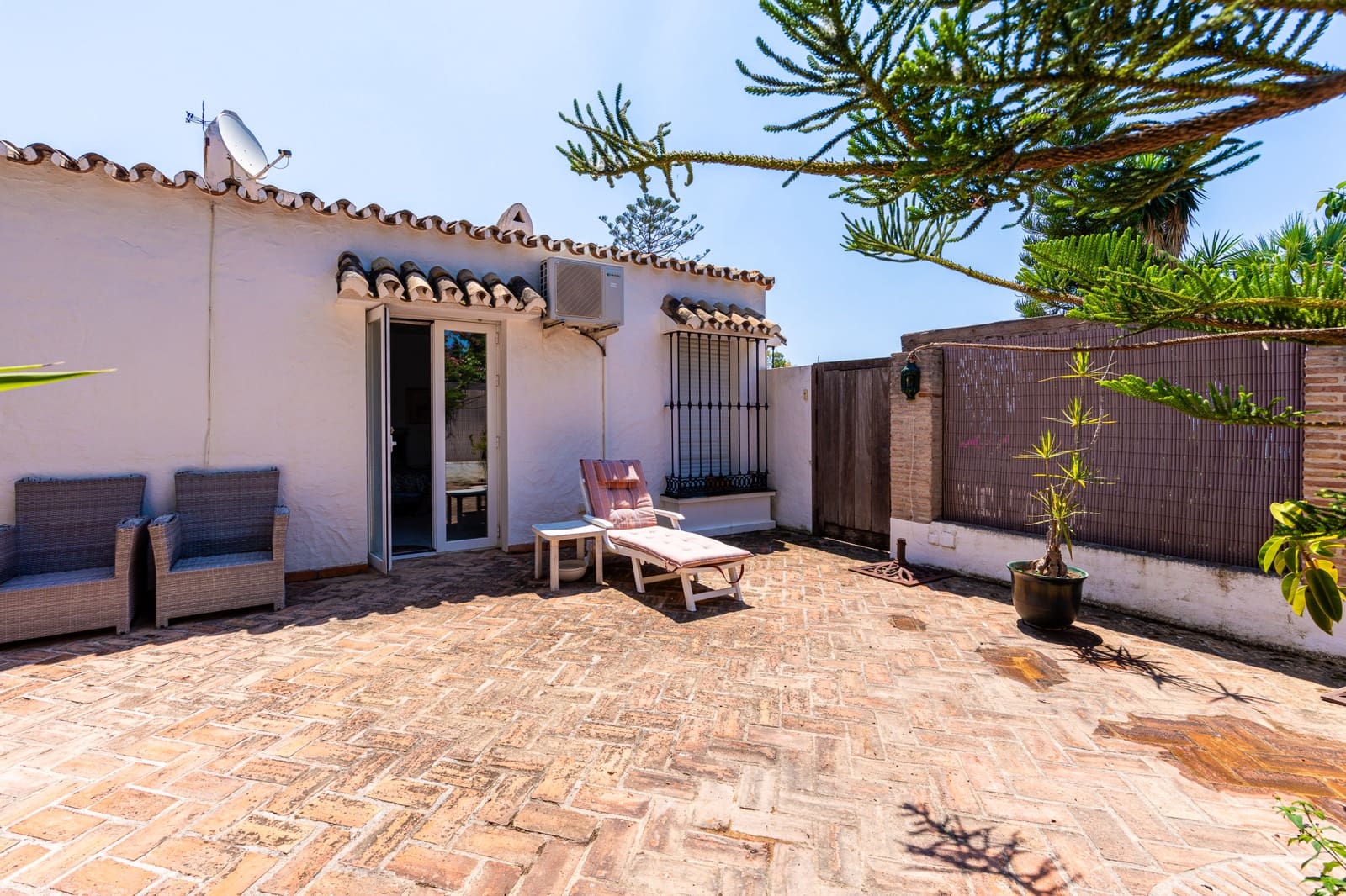 9 chambre Villa/Maison à vendre à El Chaparral avec piscine garage - 1 900 000 € (Ref: 9958952)