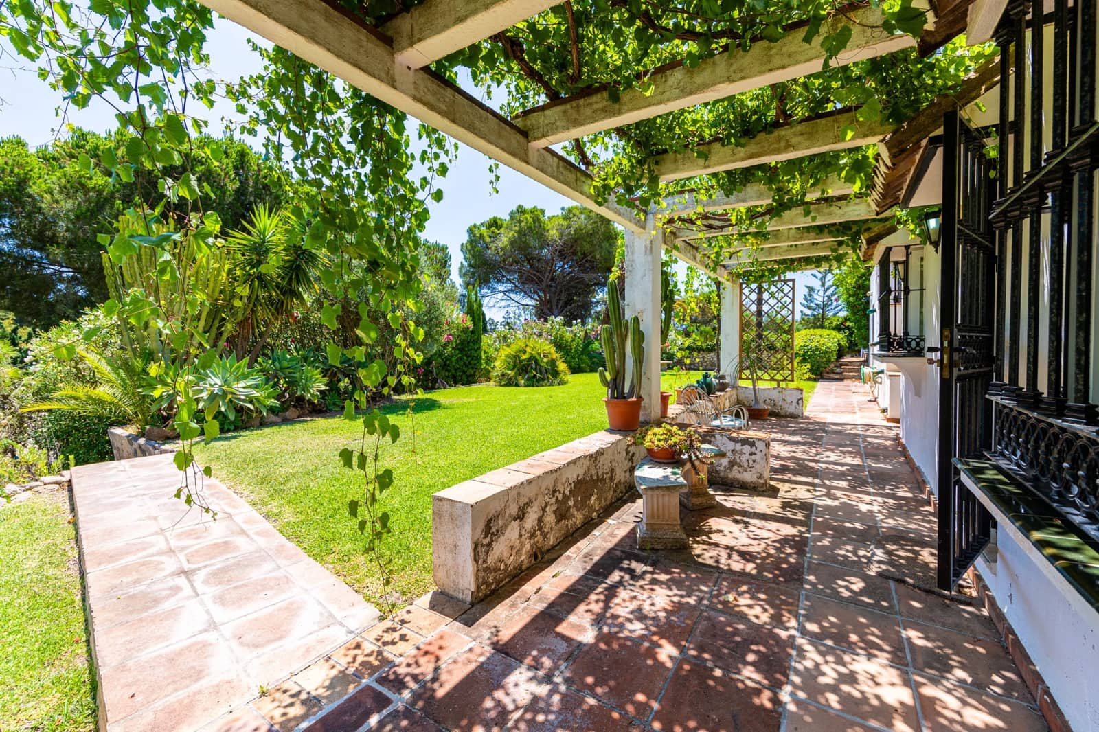 9 chambre Villa/Maison à vendre à El Chaparral avec piscine garage - 1 900 000 € (Ref: 9958952)