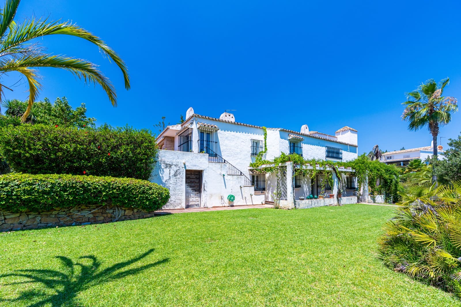 9 chambre Villa/Maison à vendre à El Chaparral avec piscine garage - 1 900 000 € (Ref: 9958952)