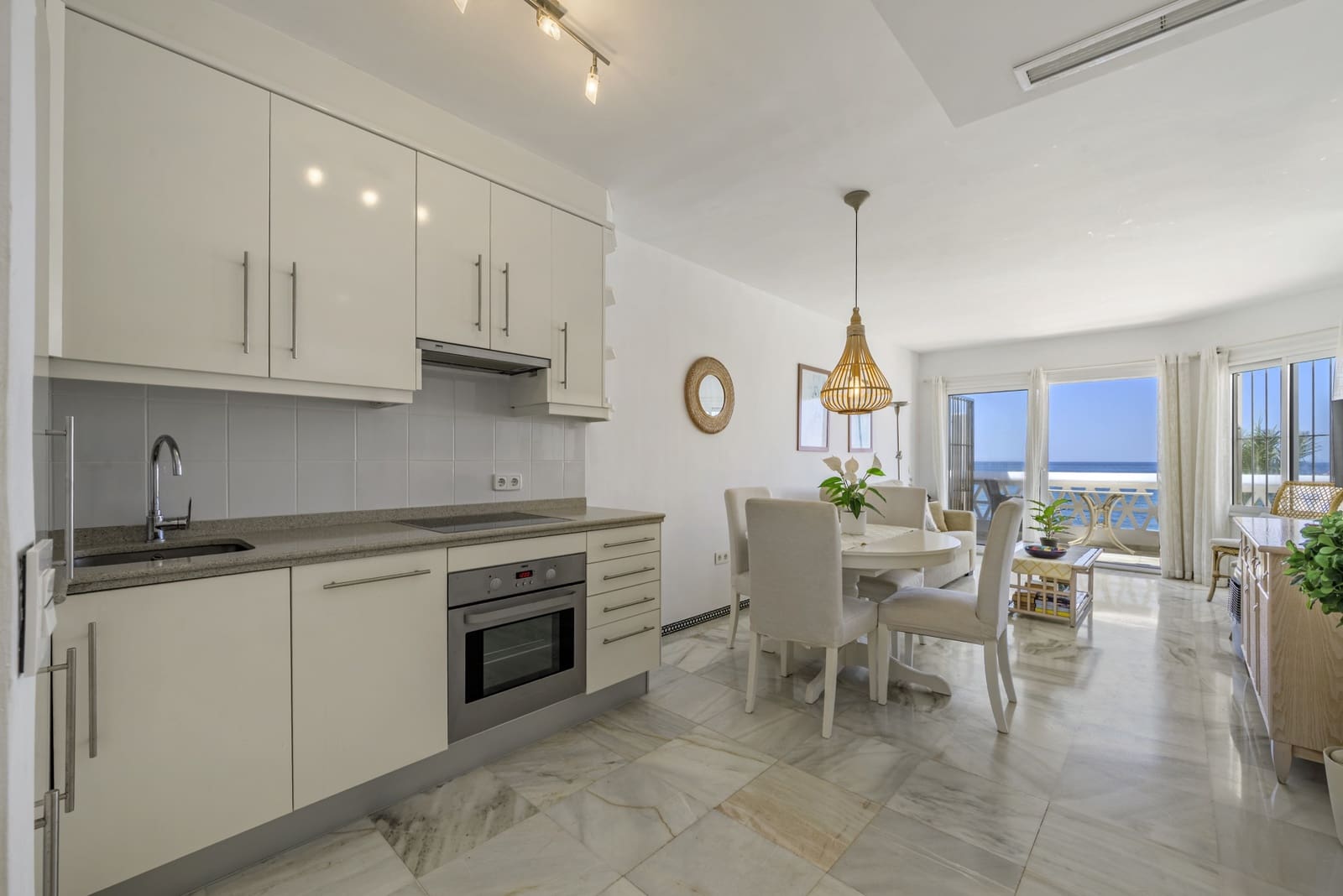 Ático de 2 habitaciones en Calahonda en venta con piscina - 799.000 € (Ref: 9961829)