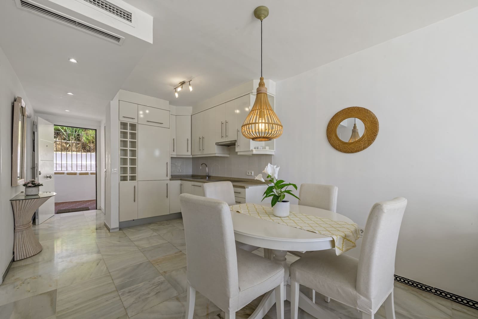 Ático de 2 habitaciones en Calahonda en venta con piscina - 799.000 € (Ref: 9961829)