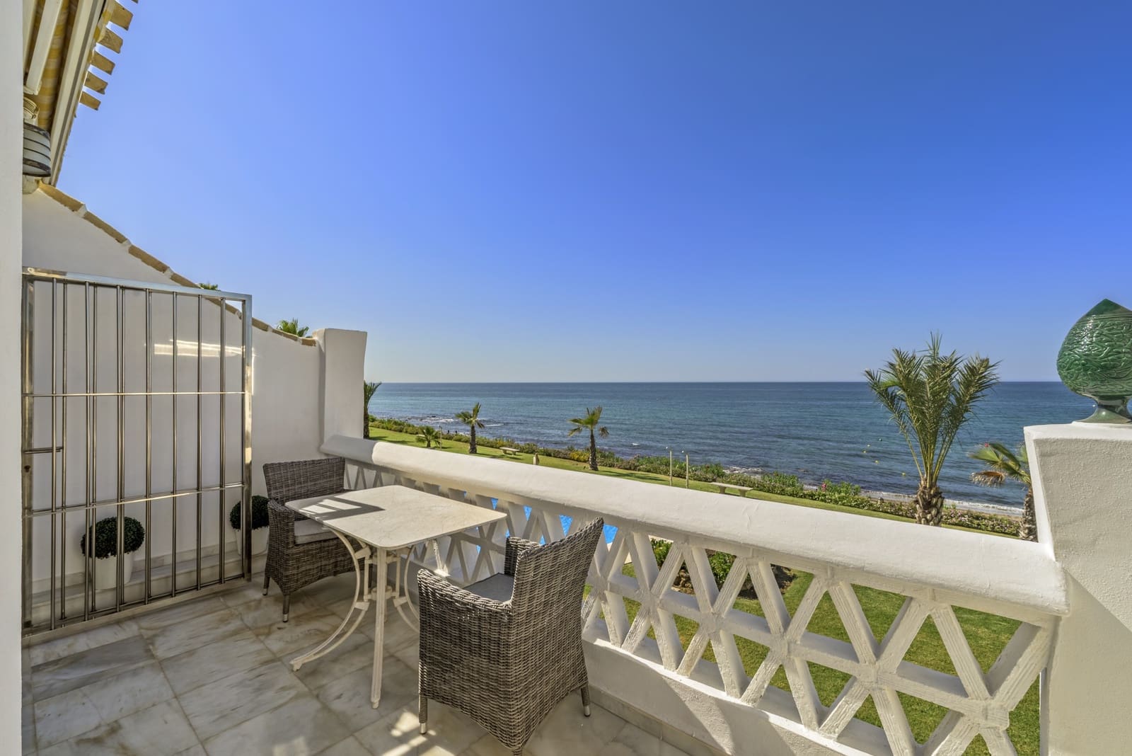 Ático de 2 habitaciones en Calahonda en venta con piscina - 799.000 € (Ref: 9961829)