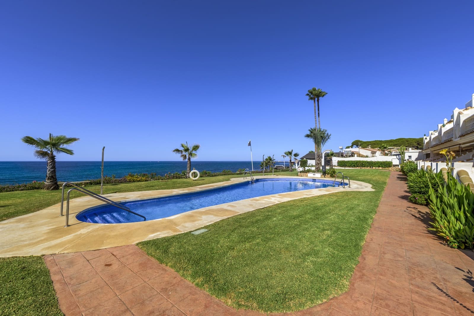 Ático de 2 habitaciones en Calahonda en venta con piscina - 799.000 € (Ref: 9961829)