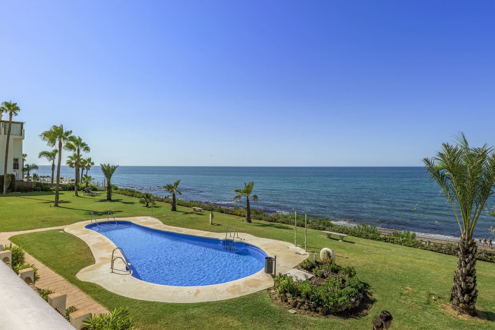 Ático de 2 habitaciones en Calahonda en venta con piscina - 799.000 € (Ref: 9961829)