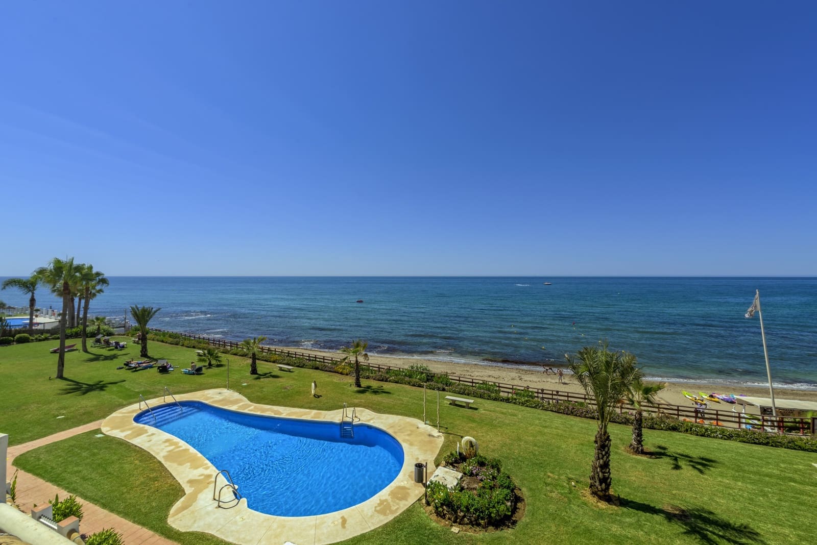 Ático de 2 habitaciones en Calahonda en venta con piscina - 799.000 € (Ref: 9961829)
