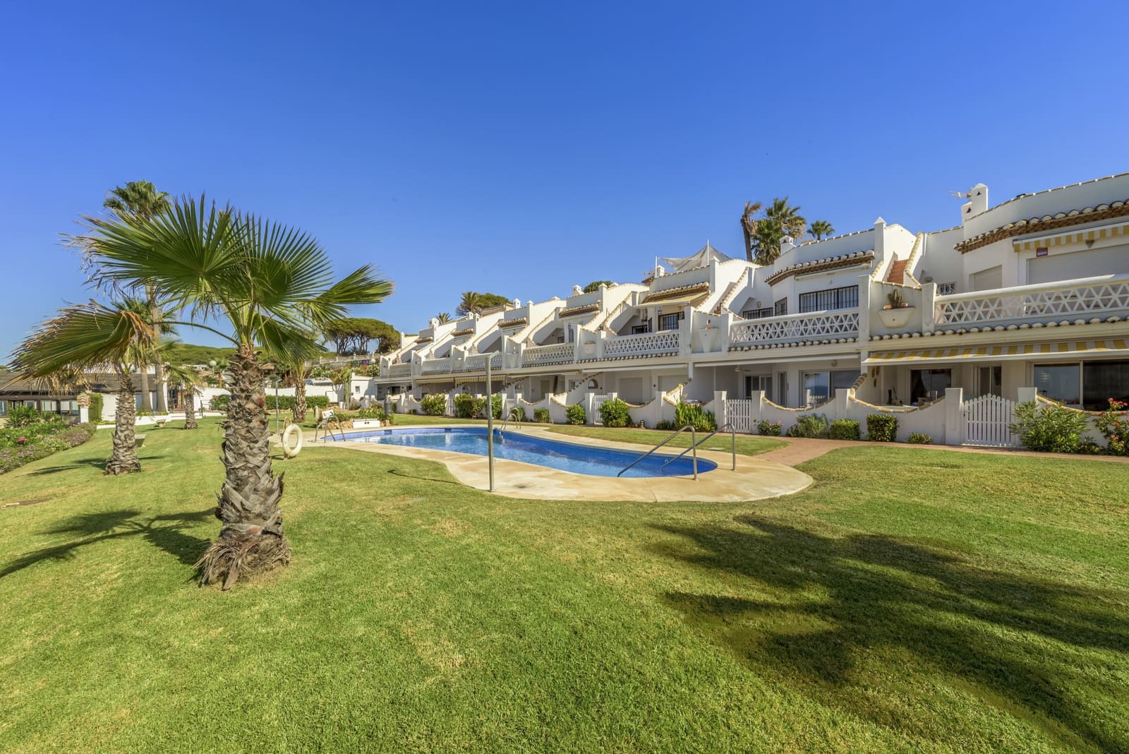 Ático de 2 habitaciones en Calahonda en venta con piscina - 799.000 € (Ref: 9961829)