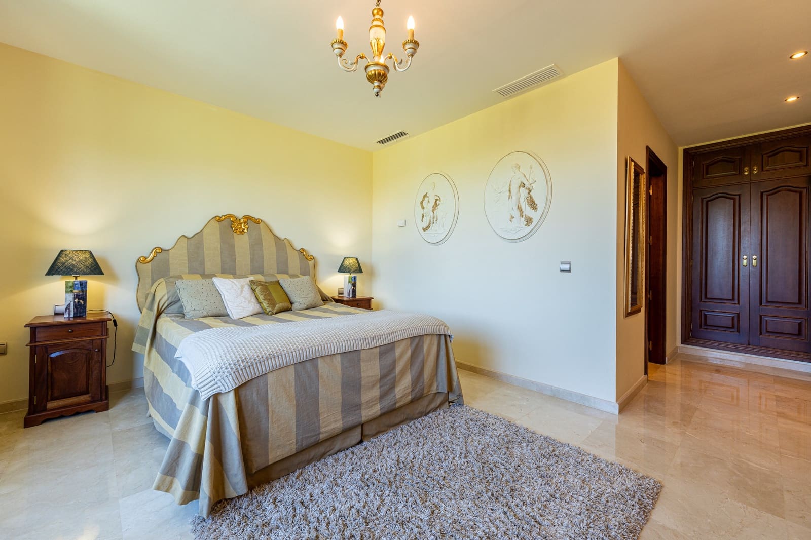 4 quarto Moradia para venda em Mijas Costa com piscina garagem - 1 895 000 € (Ref: 9961830)