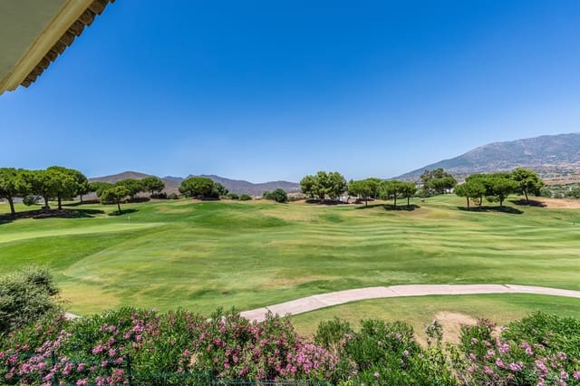 4 makuuhuone Huvila myytävänä paikassa Mijas Costa, Mijas mukana uima-altaan 
autotalli - 1 895 000 € (Ref: 9961830)