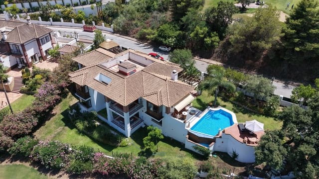 4 makuuhuone Huvila myytävänä paikassa Mijas Costa, Mijas mukana uima-altaan 
autotalli - 1 895 000 € (Ref: 9961830)