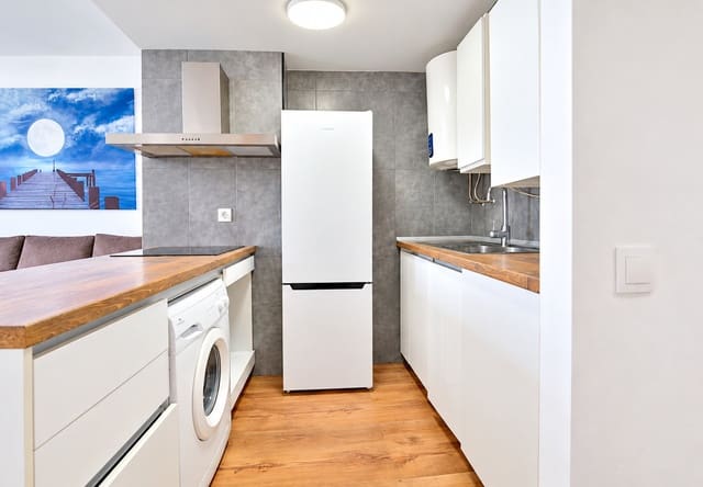 2 bedroom Apartment for sale in Torremolinos with pool - € 318,000 (Ref: 9965989)