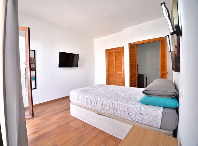 2 bedroom Apartment for sale in Torremolinos with pool - € 318,000 (Ref: 9965989)
