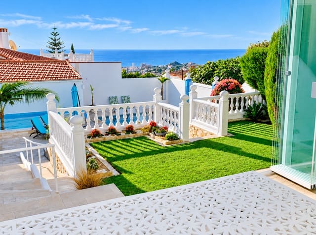 4 bedroom Villa for sale in Benalmádena with pool garage - € 885,000 (Ref: 9972528)