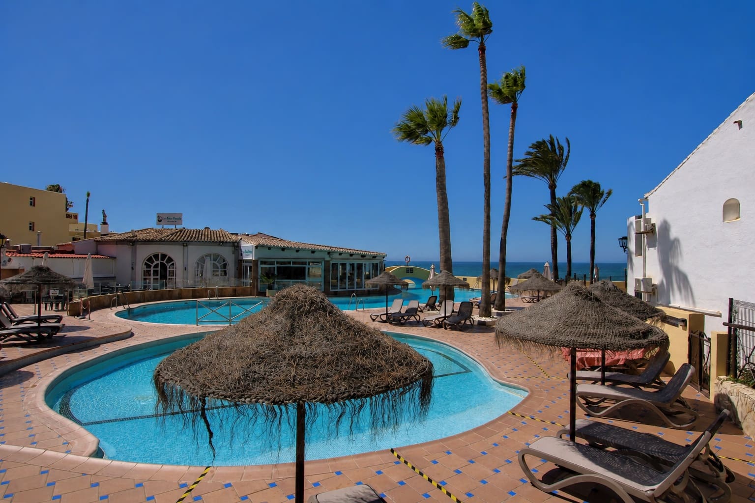 Apartamento de 2 habitaciones en Calahonda en venta con piscina - 425.000 € (Ref: 9974531)