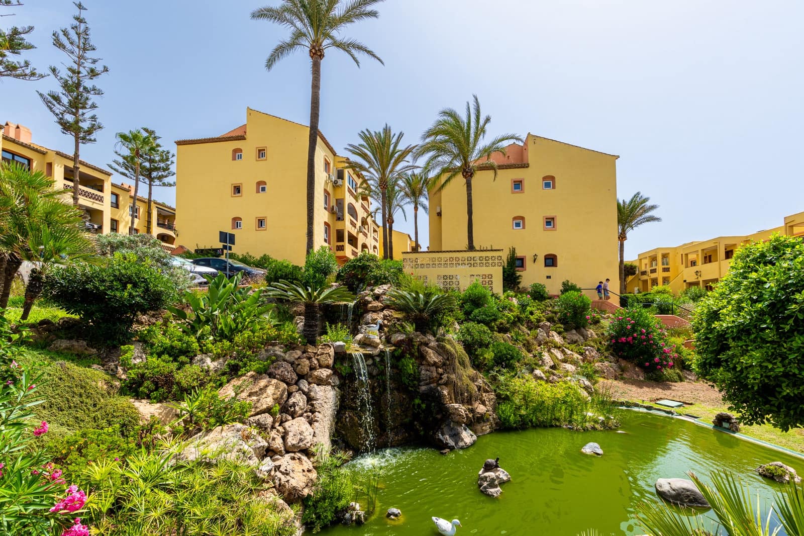 Apartamento de 2 habitaciones en Calahonda en venta con piscina - 425.000 € (Ref: 9974531)