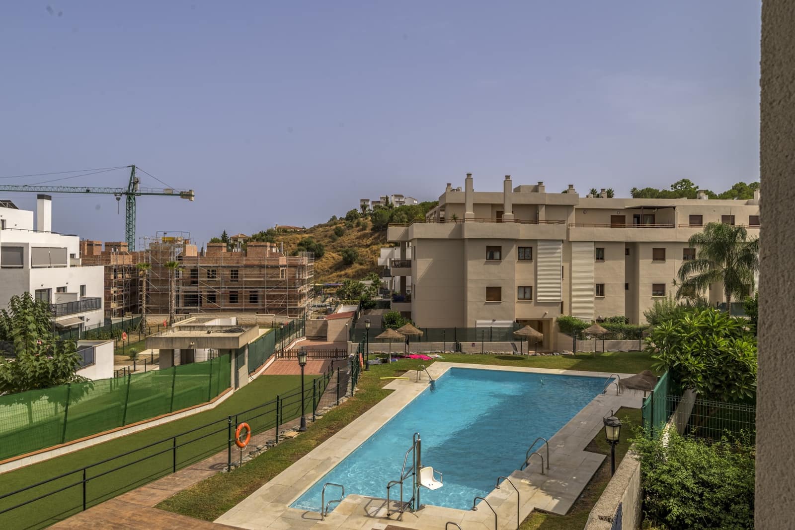 3 sypialnia Apartament na sprzedaż w Mijas Costa z basenem garażem - 395 000 € (Ref: 9978090)