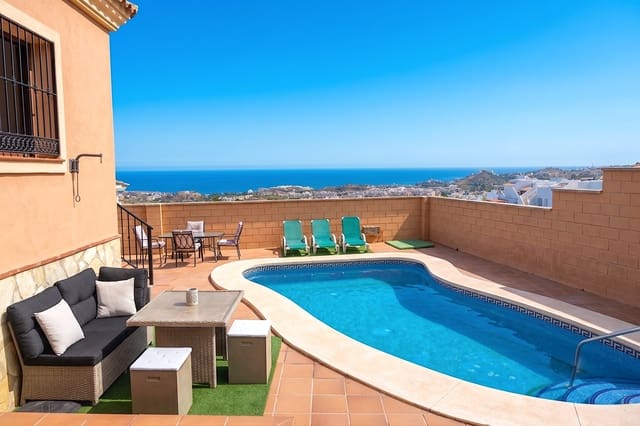 Chalet de 3 habitaciones en Benalmádena en venta con piscina garaje - 750.000 € (Ref: 9996504)