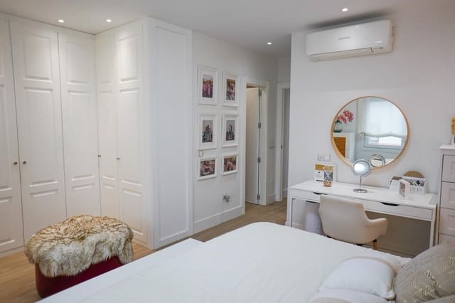 4 soveværelse Byhus til salg i Benalmádena pueblo, Benalmádena med swimmingpool garage - € 599.500 (Ref: 9996505)